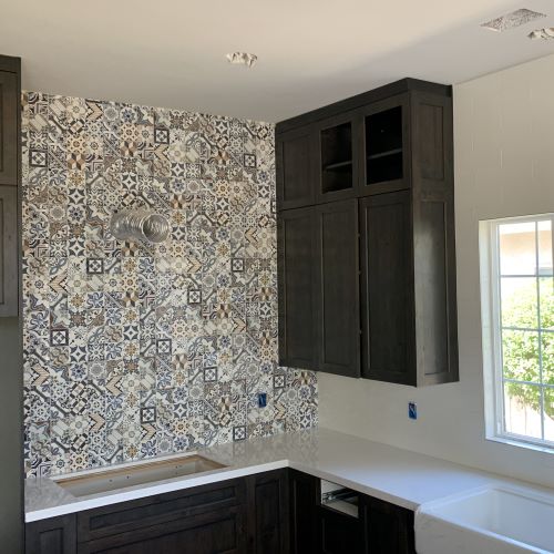 Retro look kitchen backsplash.