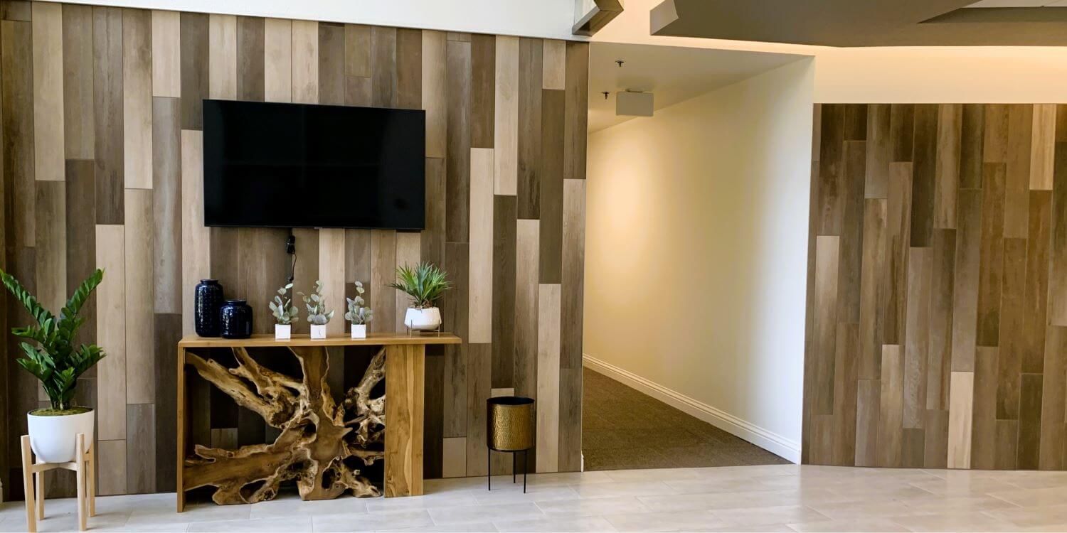 Wood look accent tile walls.